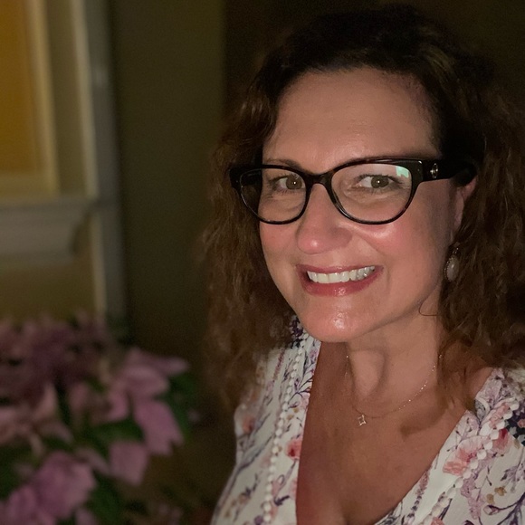 Meet your Posher, Shelley - Picture 1 of 1